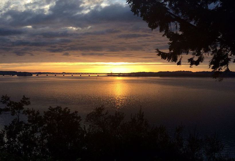 The Bay Bridge Motel 