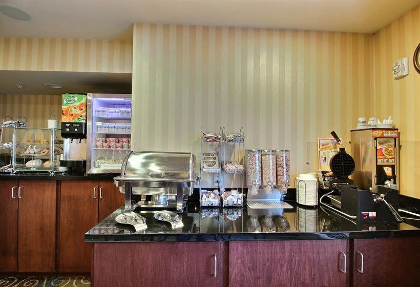 Hotel Cobblestone Inn & Suites Oshkosh  | Oshkosh | Wisconsin | United States 2