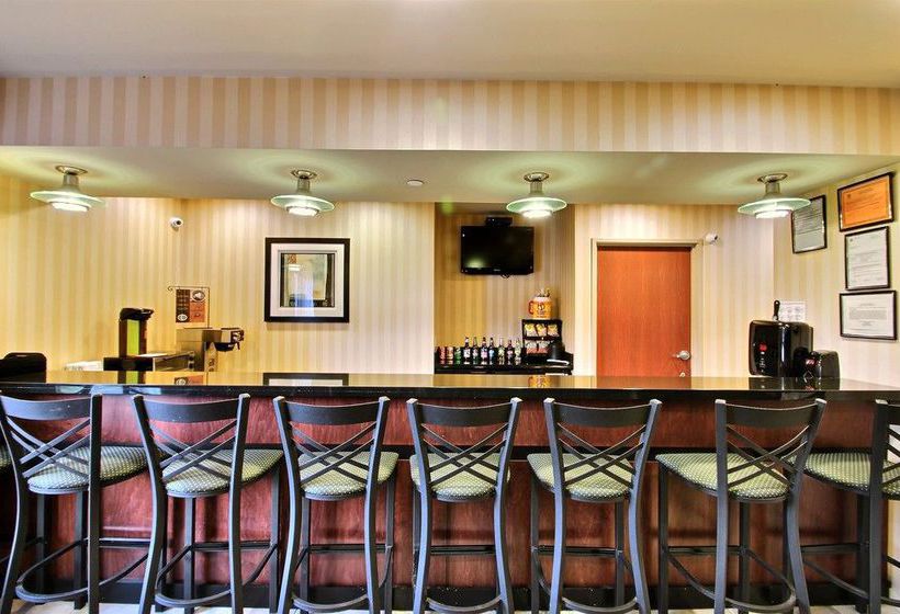 Hotel Cobblestone Inn & Suites Oshkosh  | Oshkosh | Wisconsin | United States 4