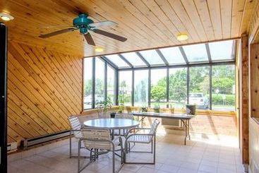 Hotel Econo Lodge Austin  | Austin | Minnesota | United States 8