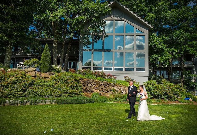 Crestwood Resort & Spa