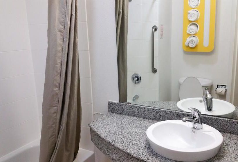 Motel 6 Eagle Pass Lakeside  | Eagle Pass | Texas | United States 10