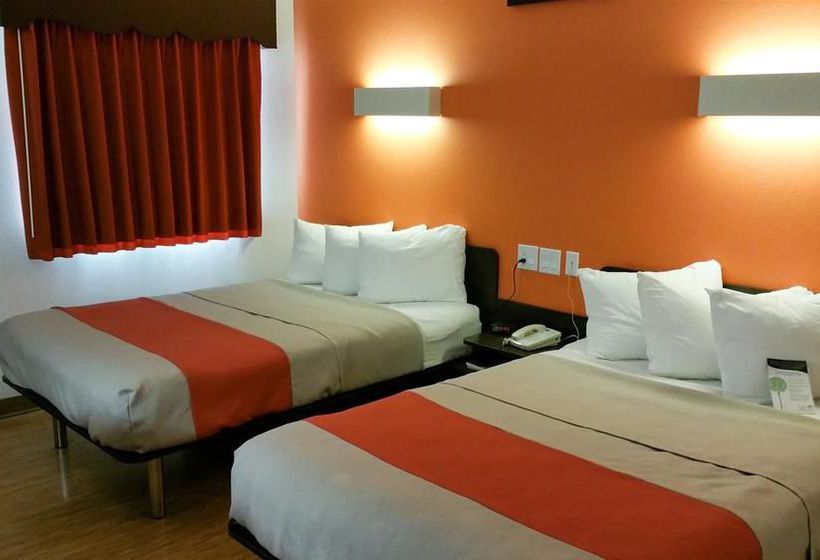 Motel 6 Eagle Pass Lakeside  | Eagle Pass | Texas | United States 9