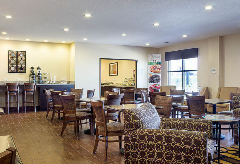 Hotel Econo Lodge Inn & Suites Minot  | Minot | North Dakota | United States 2