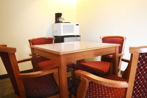 Hotel Commodore Perry Inn & Business Center 