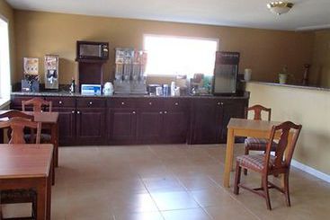 Hotel Rodeway Inn Calhoun Georgia