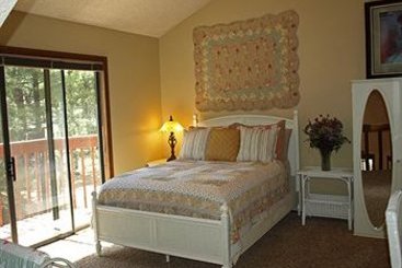 Whispering Pines Inn