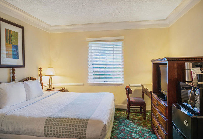 Hotel The Aurora Inn 