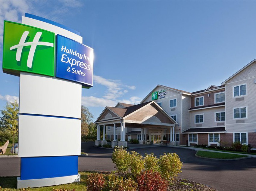 Holiday Inn Express Hotel & Suites Tilton Lakes Region 