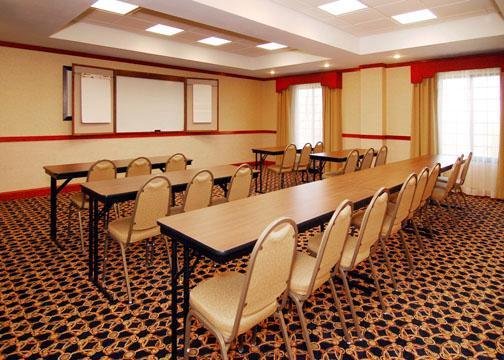 Hotel Comfort Suites Pratt 