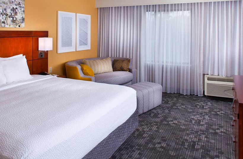 Hotel Courtyard New Orleans Covington Mandeville 