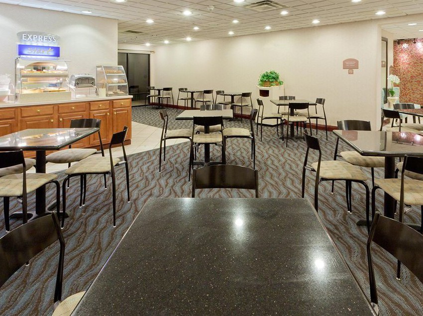 Holiday Inn Express Hotel & Suites Charleston Southridge  | Charleston | West Virginia | United States 1