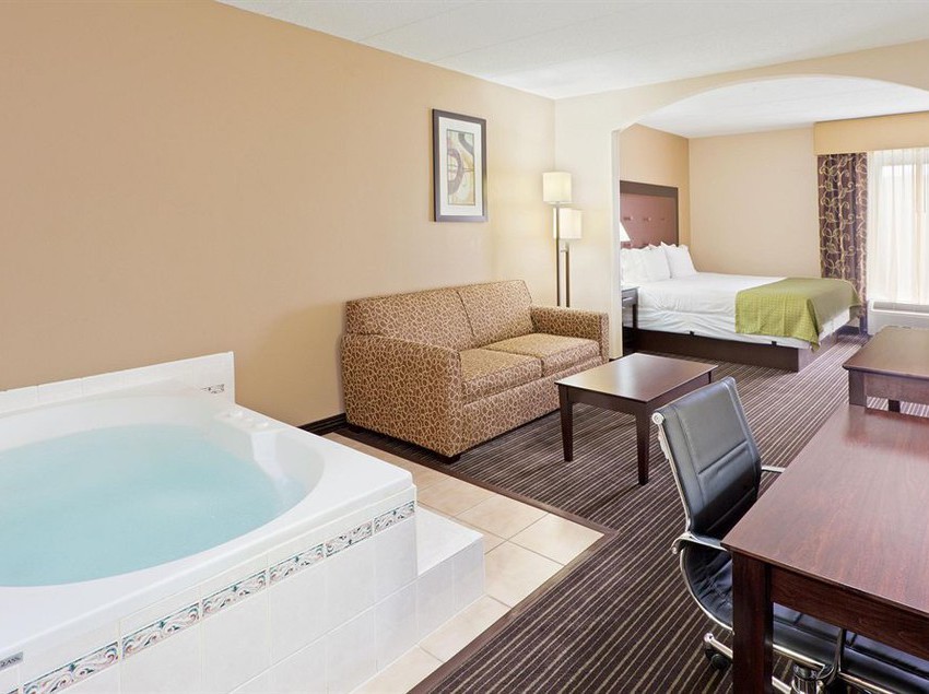 Holiday Inn Express Hotel & Suites Charleston Southridge  | Charleston | West Virginia | United States 20