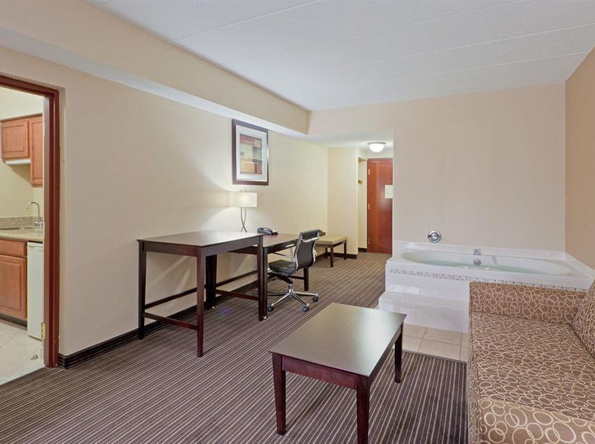 Holiday Inn Express Hotel & Suites Charleston Southridge  | Charleston | West Virginia | United States 5