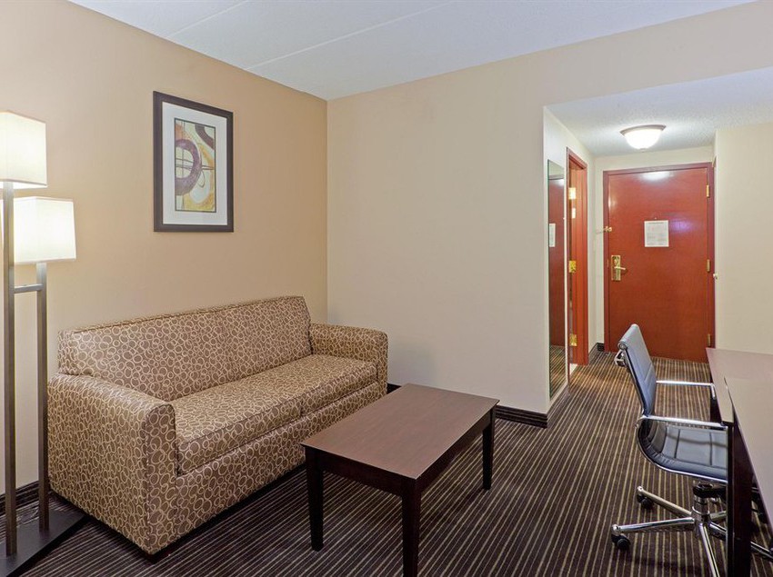 Holiday Inn Express Hotel & Suites Charleston Southridge  | Charleston | West Virginia | United States 7