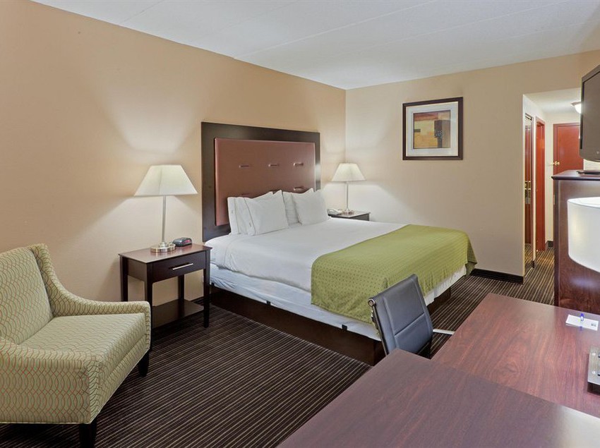 Holiday Inn Express Hotel & Suites Charleston Southridge  | Charleston | West Virginia | United States 9