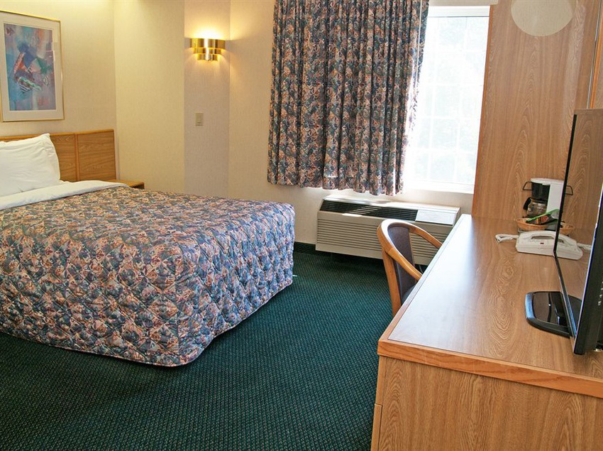 Hotel Charlevoix Inn And Suites Michigan