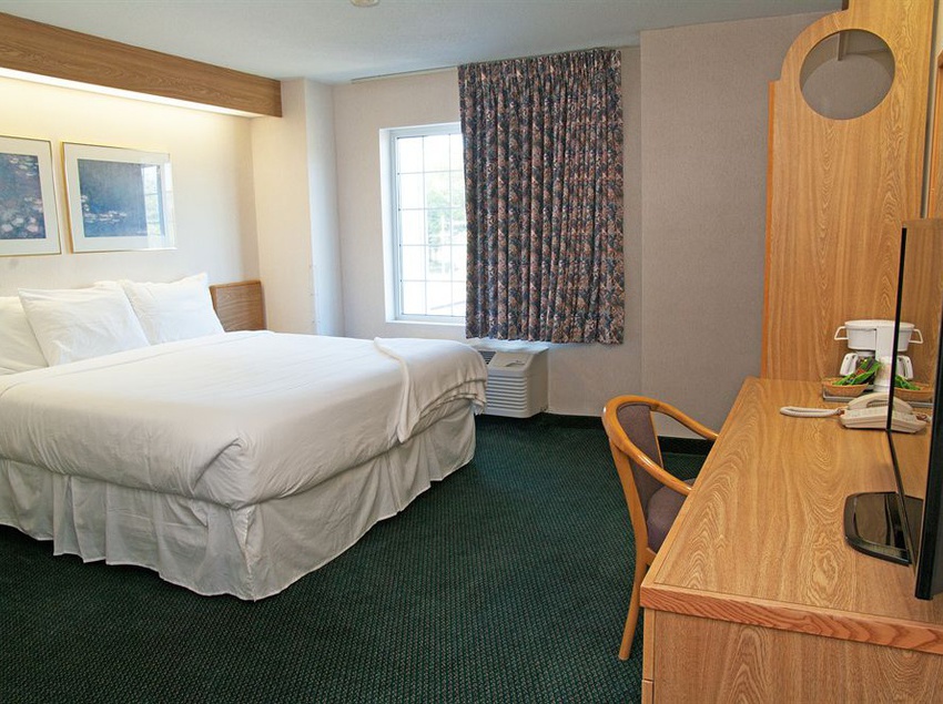 Hotel Charlevoix Inn And Suites  | Charlevoix | Michigan | United States 1
