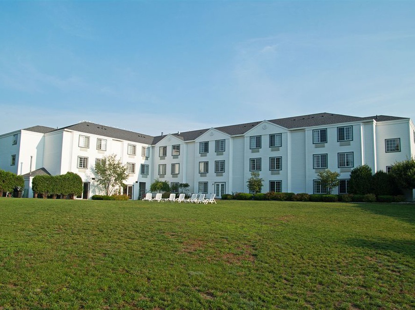 Hotel Charlevoix Inn And Suites  | Charlevoix | Michigan | United States 2