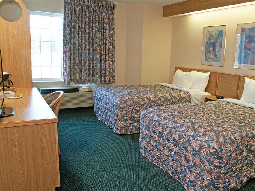 Hotel Charlevoix Inn And Suites  | Charlevoix | Michigan | United States 8