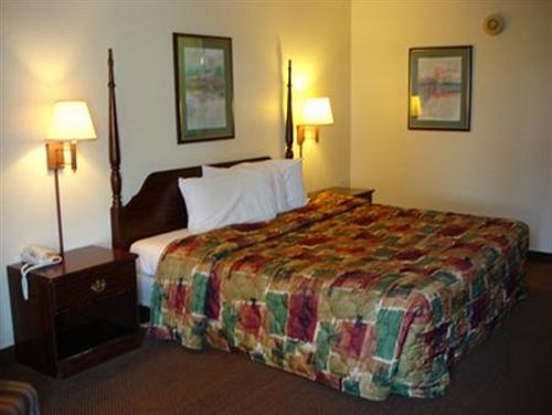Hotel Americas Best Value Inn  | Malvern | Arkansas | United States 15