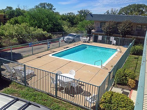 Motel Knights Inn Temple  | Temple | Texas | United States 3