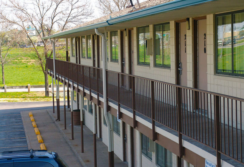 Hotel Quad City Inn  | Davenport | Iowa | United States 3