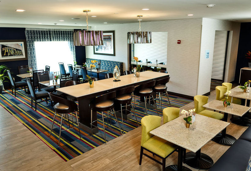 Hotel Holiday Inn Express & Suites Ann Arbor West - Zeeb Rd  | Ann Arbor | Michigan | United States 3