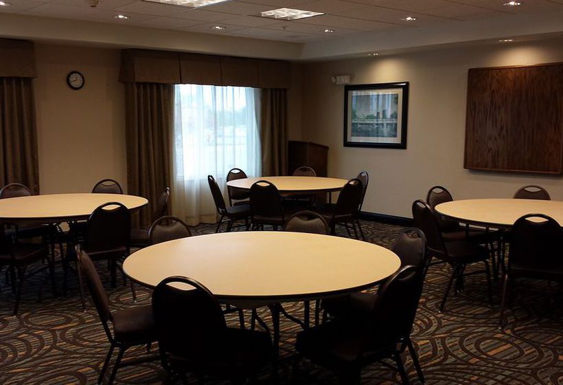 Hotel Holiday Inn Express & Suites Nevada  | Nevada | Missouri | United States 2