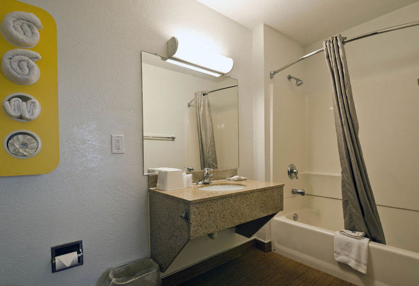 Motel 6 Washington, DC Southeast Camp Springs 