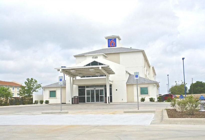 Motel 6 Cleburne 