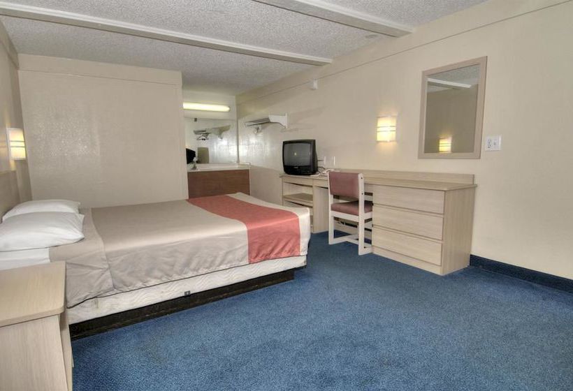 Motel 6 Asheville  | Asheville | North Carolina | United States 10