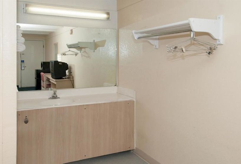 Motel 6 Asheville  | Asheville | North Carolina | United States 17