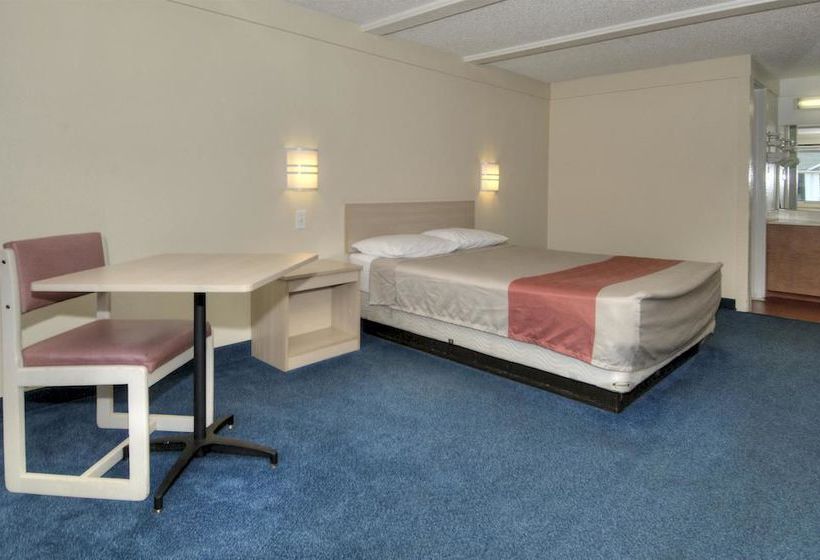 Motel 6 Asheville  | Asheville | North Carolina | United States 9