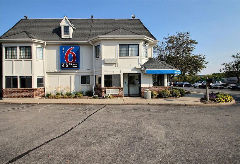 Motel 6 Milwaukee West - Brookfield  | Brookfield | Wisconsin | United States 1