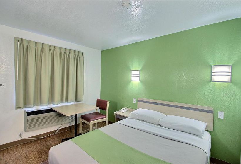 Motel 6 Milwaukee West - Brookfield  | Brookfield | Wisconsin | United States 10