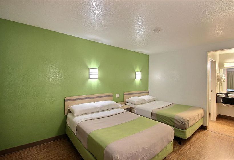 Motel 6 Milwaukee West - Brookfield  | Brookfield | Wisconsin | United States 12