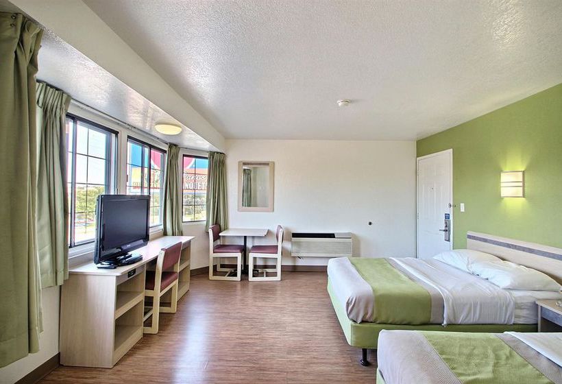 Motel 6 Milwaukee West - Brookfield  | Brookfield | Wisconsin | United States 13