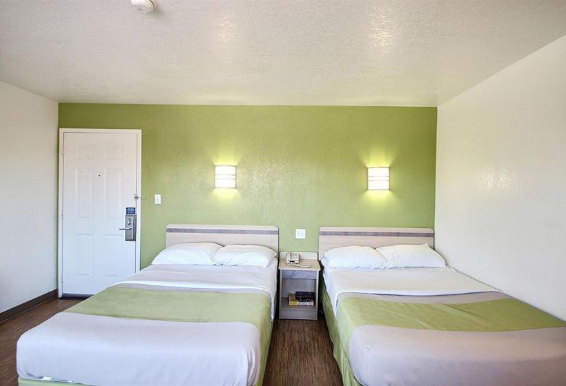Motel 6 Milwaukee West - Brookfield  | Brookfield | Wisconsin | United States 14