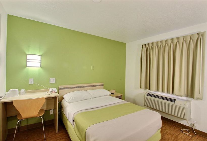 Motel 6 Milwaukee West - Brookfield  | Brookfield | Wisconsin | United States 7