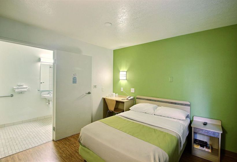 Motel 6 Milwaukee West - Brookfield  | Brookfield | Wisconsin | United States 8