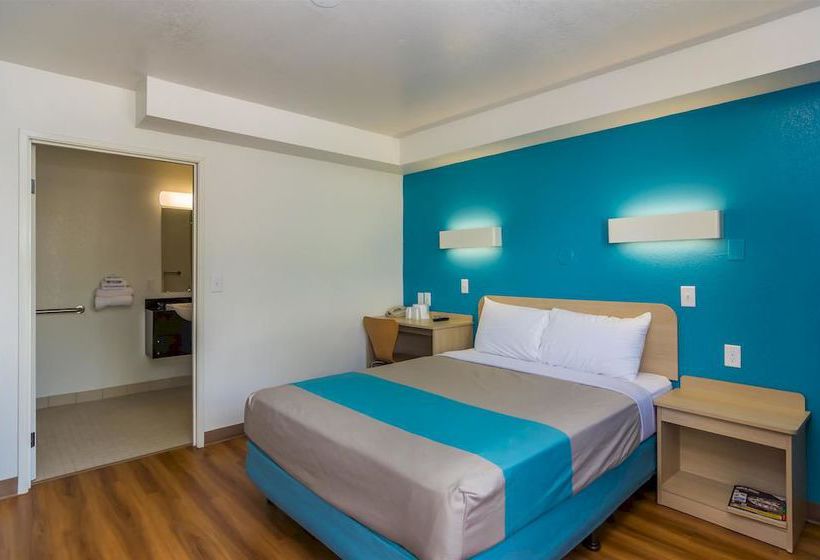 Motel 6 College Station - Bryan  | College Station | Texas | United States 10