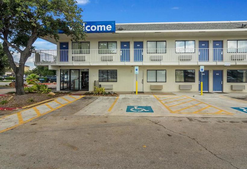 Motel 6 College Station - Bryan  | College Station | Texas | United States 5