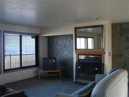 Sandcastle Beachfront Motel 