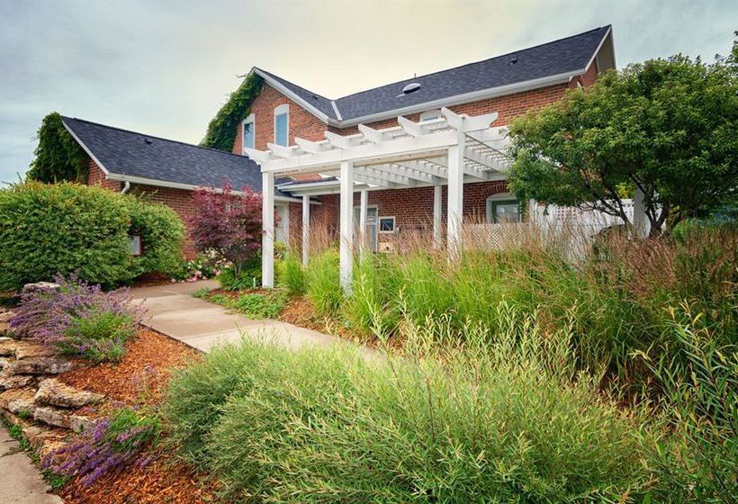 Bed and Breakfast Village House Inn 