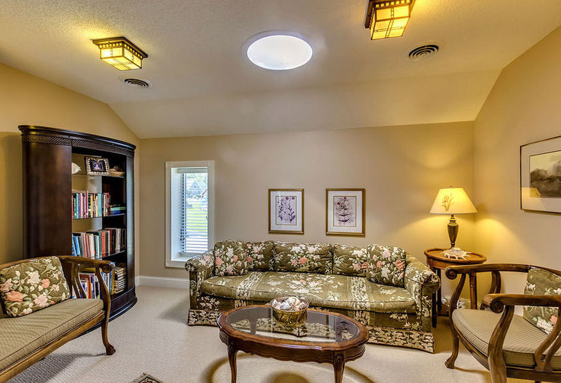 Bed and Breakfast Village House Inn  | Winona | Minnesota | United States 17