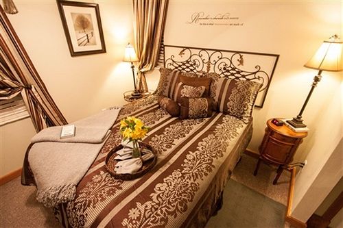 Bed and Breakfast Abigaile's Treehouse  | Bryan | Texas | United States 6