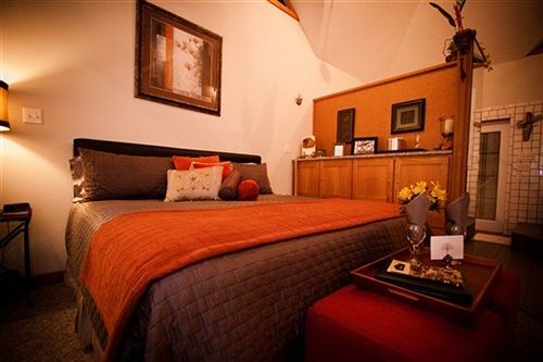 Bed and Breakfast Abigaile's Treehouse  | Bryan | Texas | United States 7