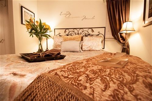 Bed and Breakfast Abigaile's Treehouse  | Bryan | Texas | United States 8