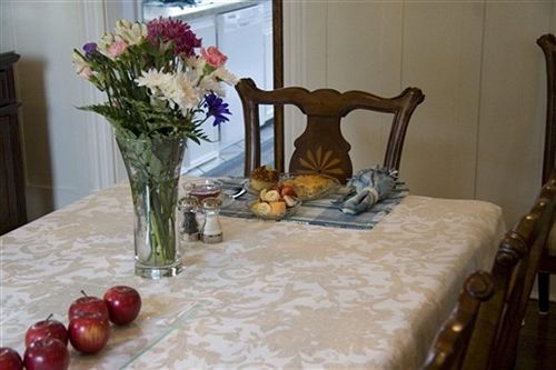 White Hall Manor Bed & Breakfast 